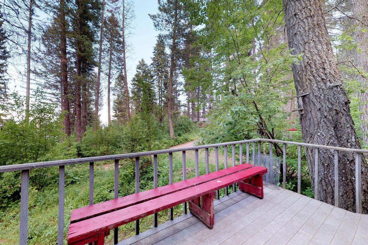 The Creekside Cabin Cascade Exterior photo