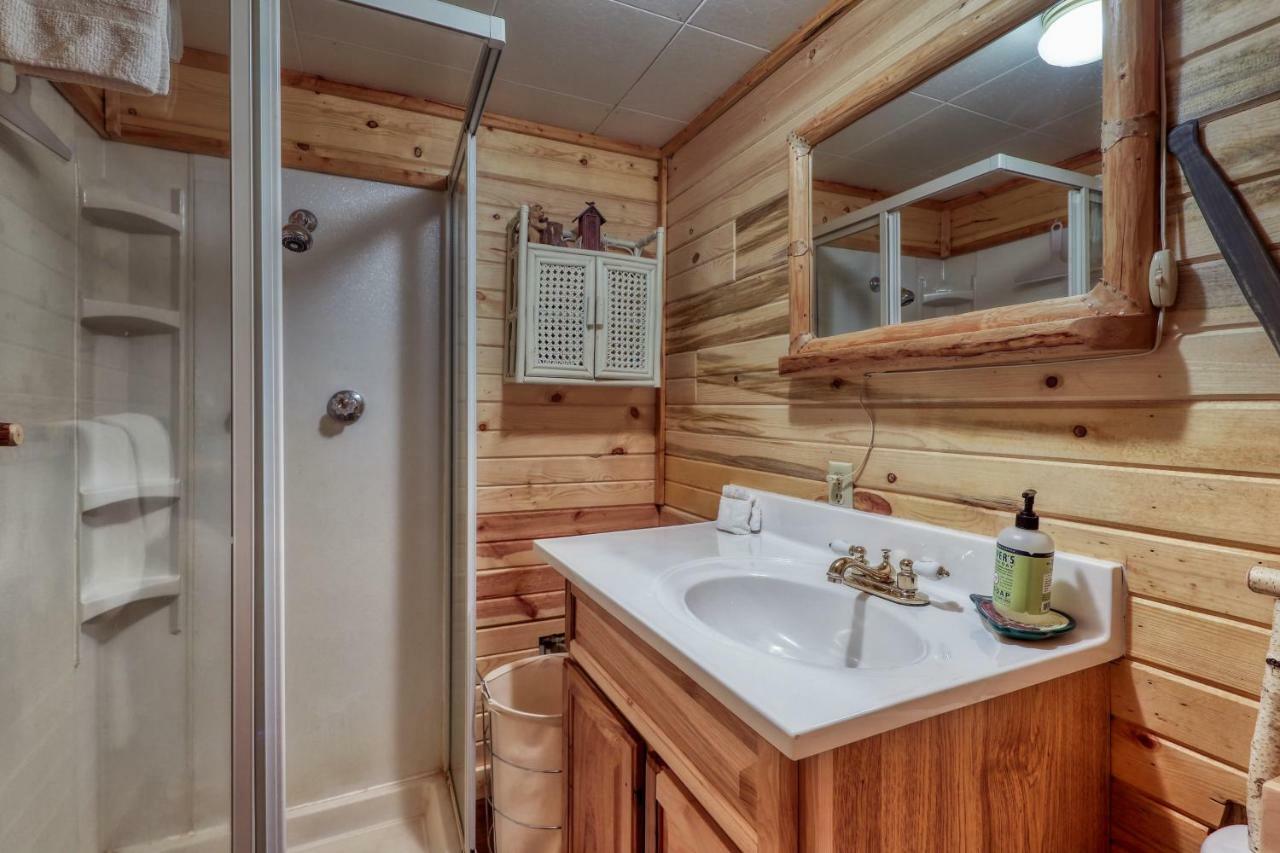 The Creekside Cabin Cascade Exterior photo