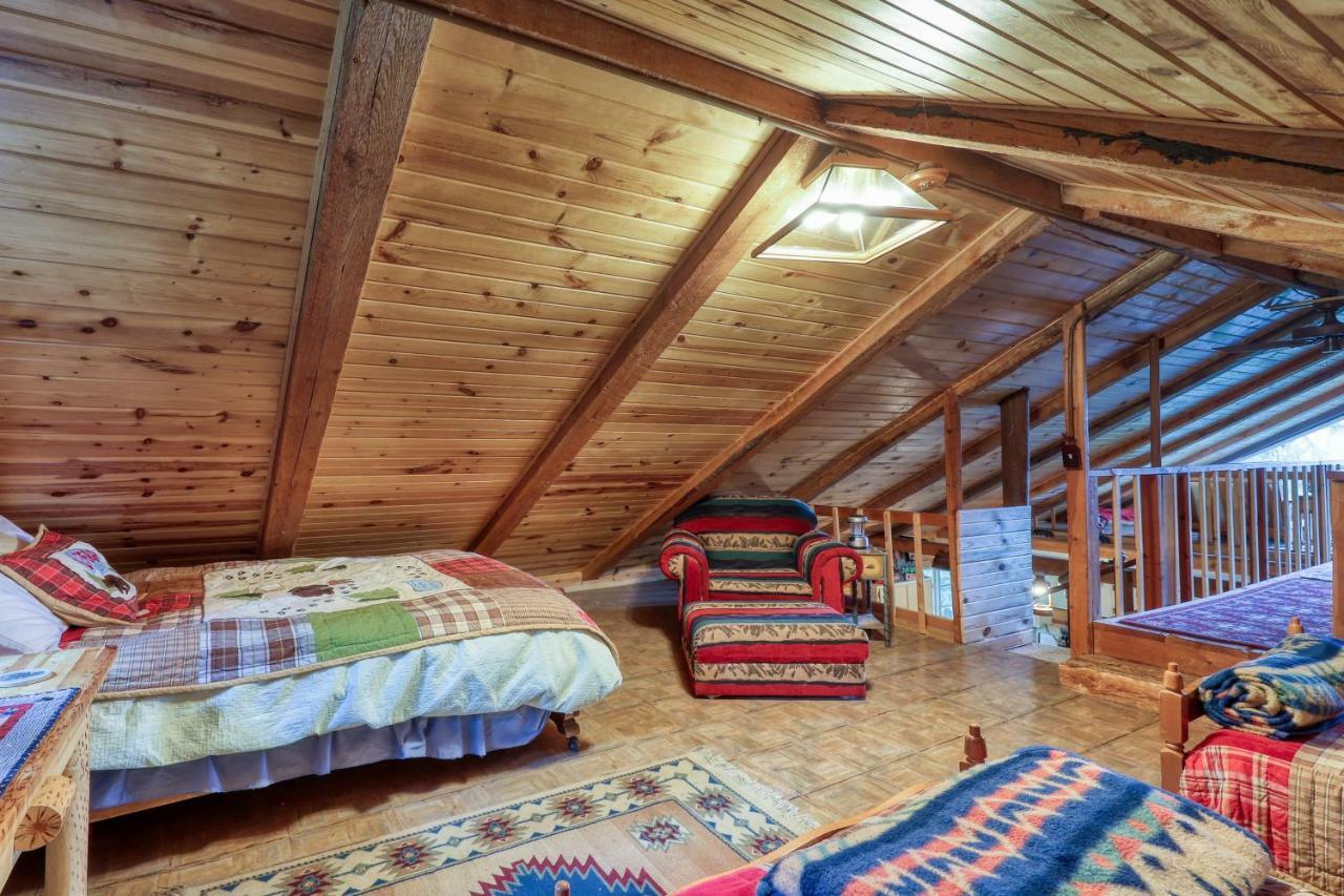 The Creekside Cabin Cascade Exterior photo